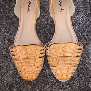 Woven flats